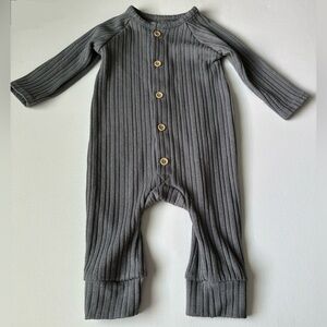 Grayson Collective baby boy jumpsuit long sleeves. color grey.  Size 6-9M.